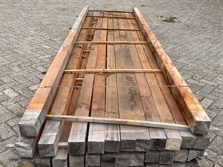 Ca. 37x Mora Hardhouten Balken Fijnbezaagd, 80x80mm, Lengte 400cm